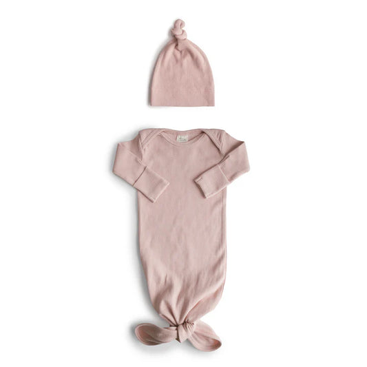 Mushie Ribbed Knotted Baby Gown + Beanie Set